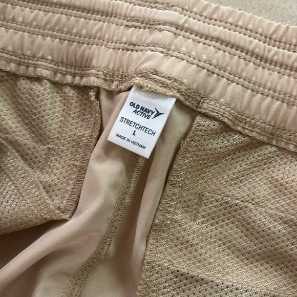 Old navy stretch tech shorts - Picture 4 of 4